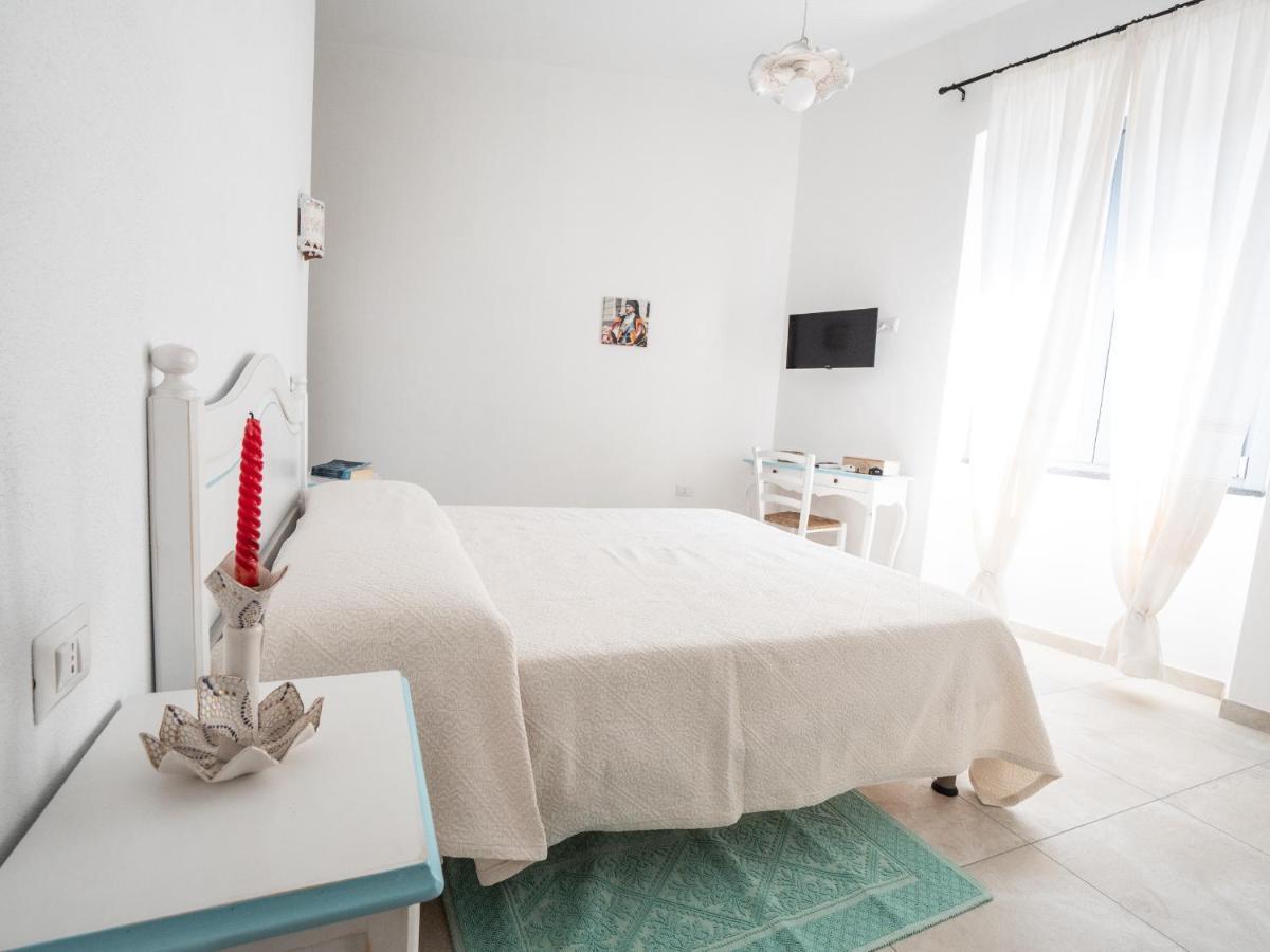 Affittacamere Solki SantʼAntìoco Buitenkant foto
