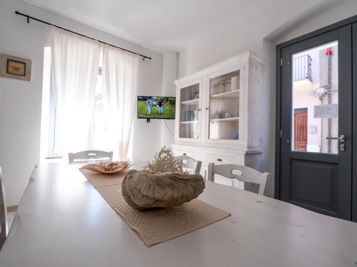 Affittacamere Solki SantʼAntìoco Buitenkant foto