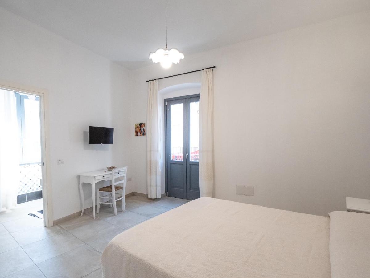 Affittacamere Solki SantʼAntìoco Buitenkant foto