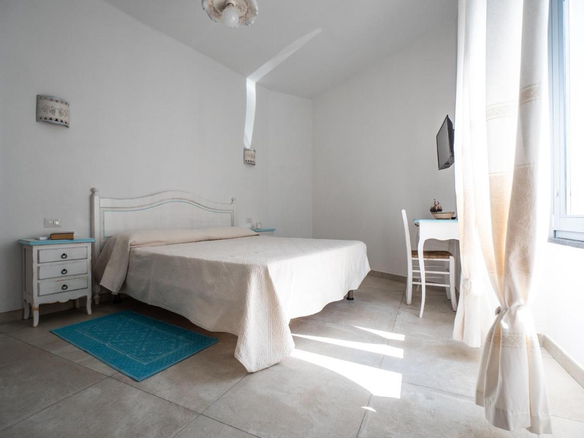 Affittacamere Solki SantʼAntìoco Buitenkant foto