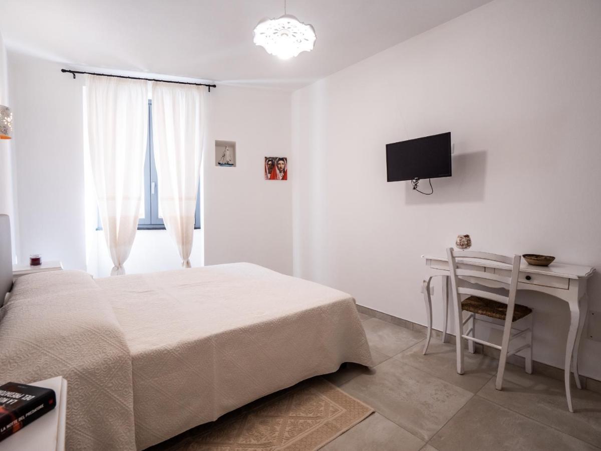 Affittacamere Solki SantʼAntìoco Buitenkant foto