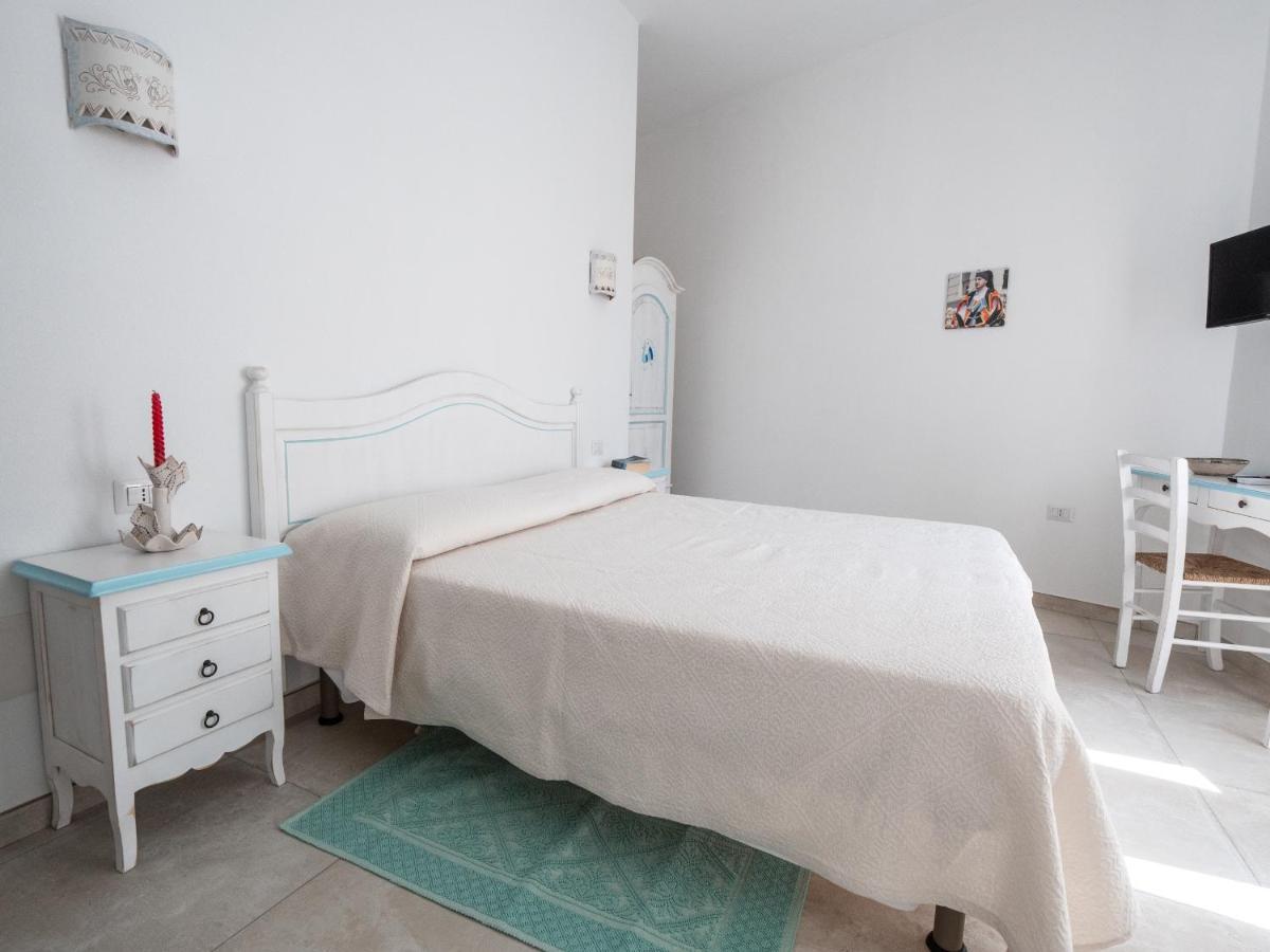 Affittacamere Solki SantʼAntìoco Buitenkant foto