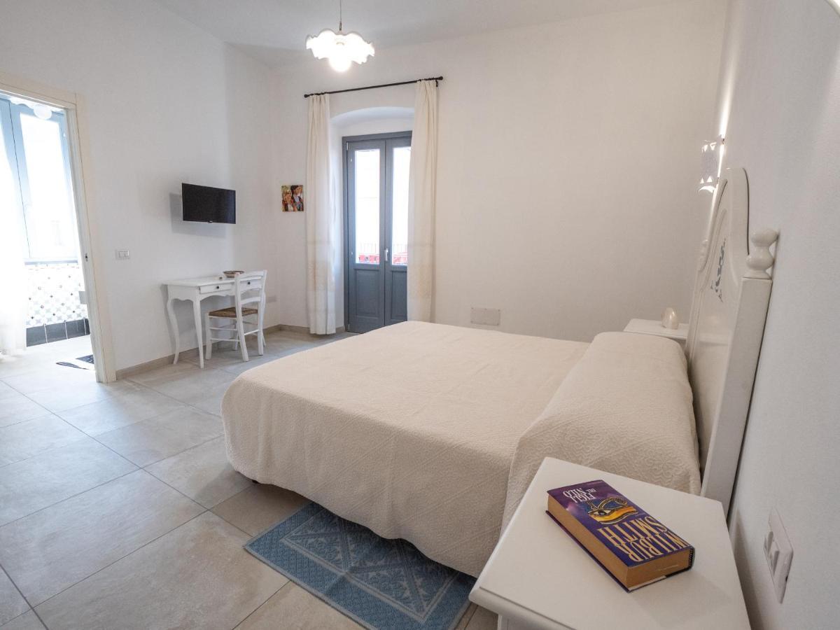 Affittacamere Solki SantʼAntìoco Buitenkant foto