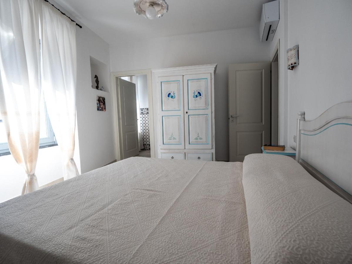 Affittacamere Solki SantʼAntìoco Buitenkant foto