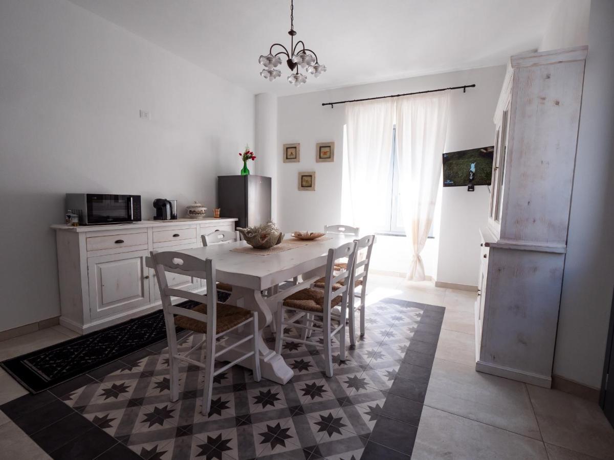 Affittacamere Solki SantʼAntìoco Buitenkant foto