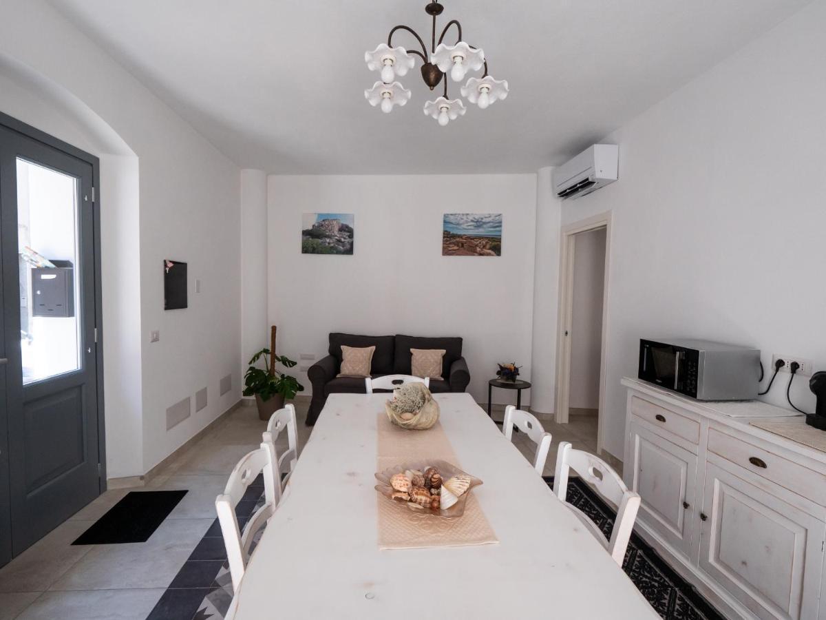 Affittacamere Solki SantʼAntìoco Buitenkant foto