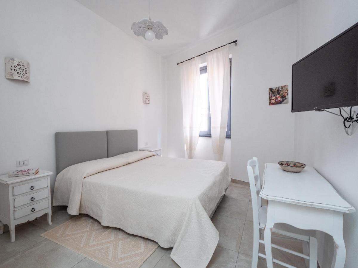 Affittacamere Solki SantʼAntìoco Buitenkant foto