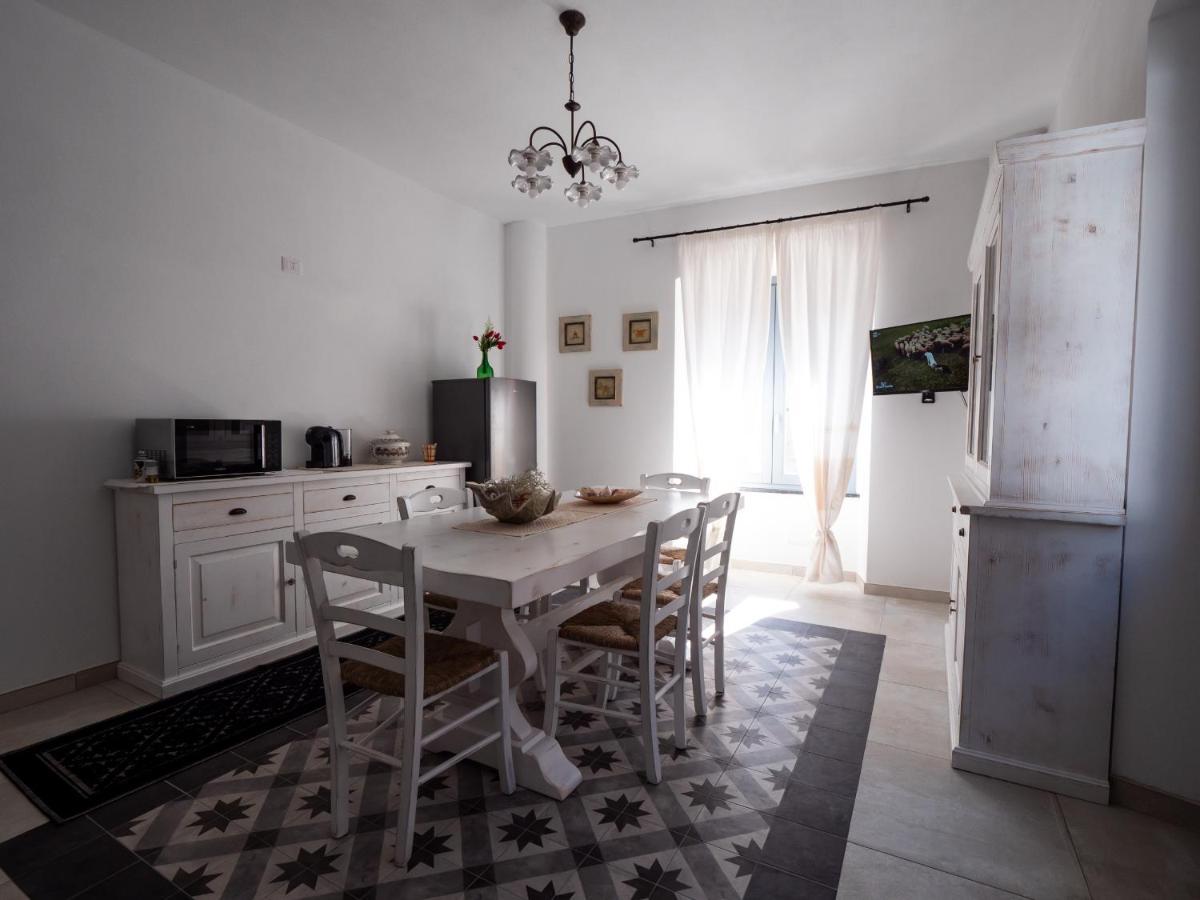 Affittacamere Solki SantʼAntìoco Buitenkant foto