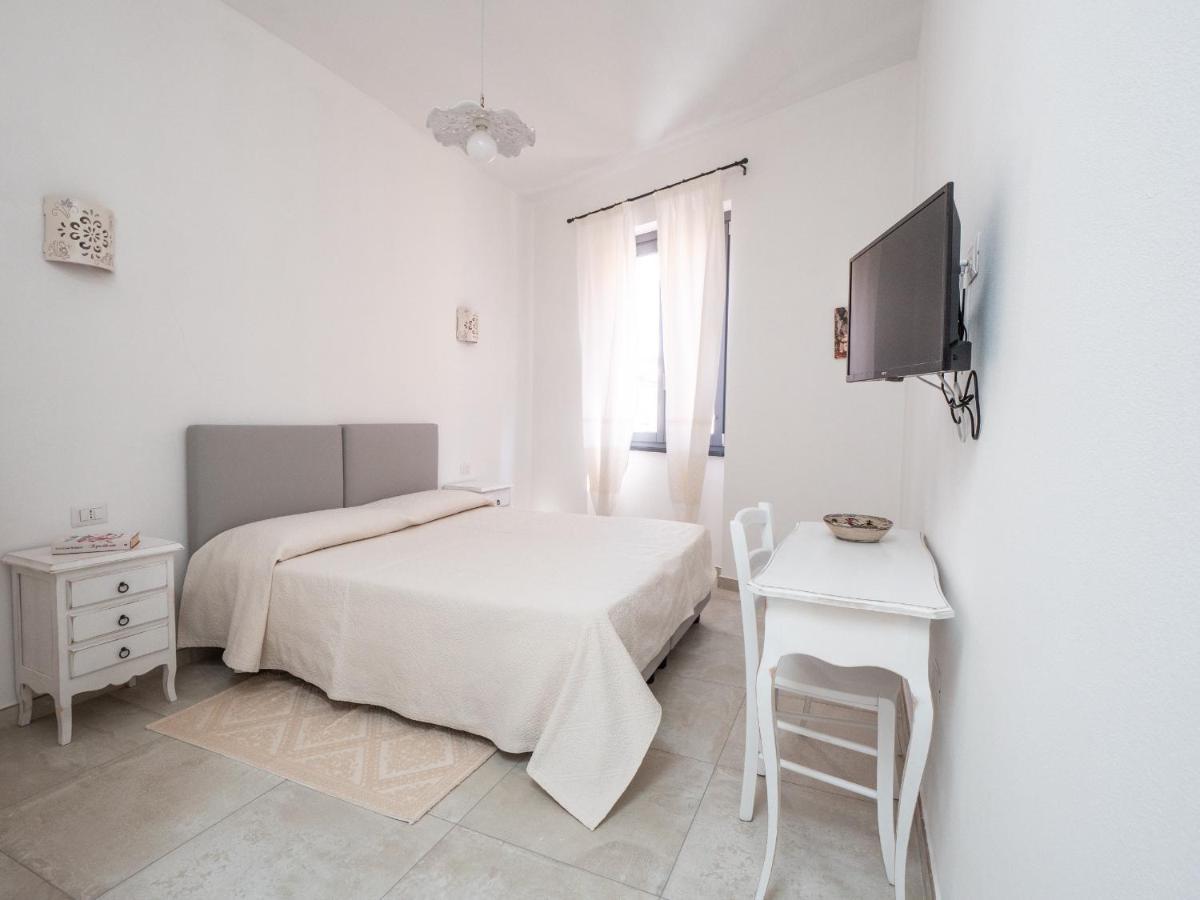 Affittacamere Solki SantʼAntìoco Buitenkant foto